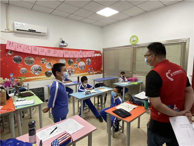 图一：小议员正在自我介绍.jpg