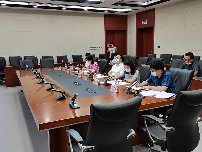 紧抓落实 快三平台
连续召开脱贫攻坚推进会2.jpg