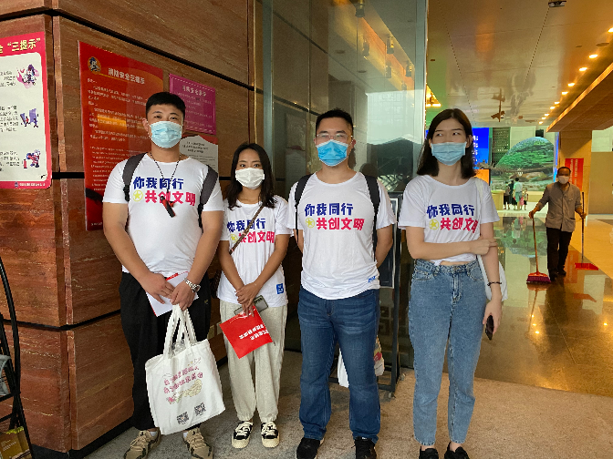 博物馆打卡小组合影 (1).jpg