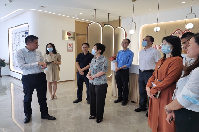 市人社局吴军军副局长调研“南粤家政”基层服务站建设(1)_副本.jpg