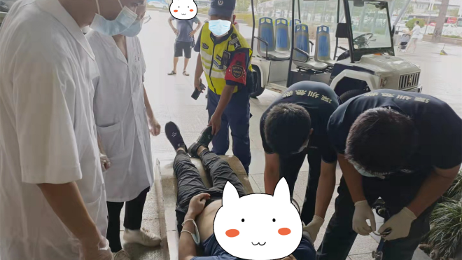 我为群众办实事 | 警务人员及时救助一名患病群众获赞