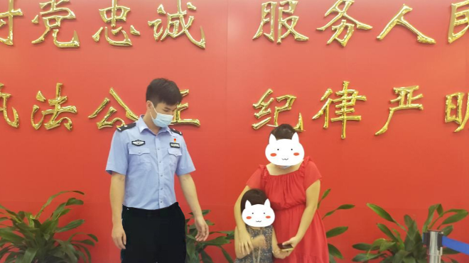 我为群众办实事 | 儿童街头走失 警务人员助力送其回家