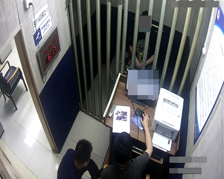我为群众办实事 | 男子盗窃车中财物 民警迅速将其抓获