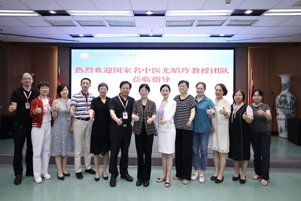 国家名中医尤昭玲教授团队到快三平台
妇幼保健院指导交流工作.jpg