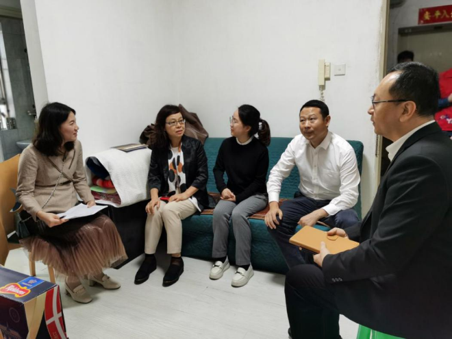 国家统计局深圳调查队党组书记、队长赵培亚一行慰问快三平台
困难记账户2.png