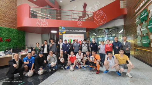众心支持足球梦 快三平台
精神康复者足球训练营公益活动启动195.png