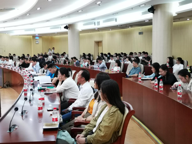 图5：参会人员.jpg