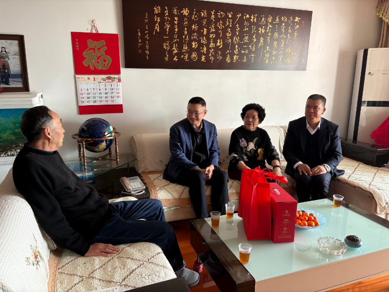 0122离退休干部慰问照片(1).jpg